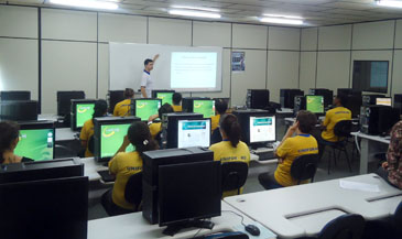 Encerrado curso de inclusão digital para funcionários do UNIFOR