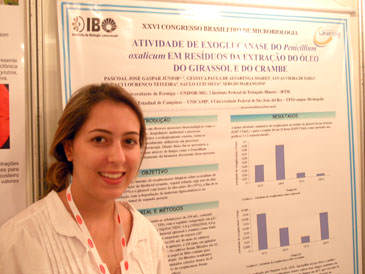 Aluna de Ciências Biológicas apresenta trabalho em Congresso Nacional de Microbiologia