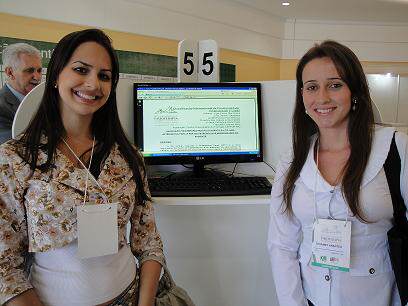 Professora e alunas de Fisioterapia participam de evento em Florianópolis