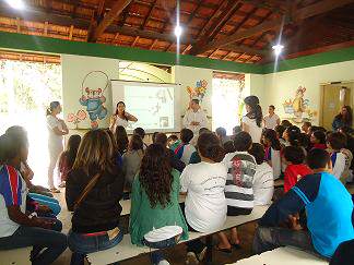 Alunos de Fisioterapia alertam para o cuidado com a saúde