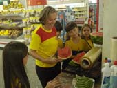 Projeto de Educação Financeira: Alunos do Aplicação visitam supermercados
