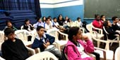 Acadêmico de Enfermagem ministra palestra sobre gravidez na adolescência