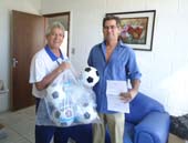 UNIFOR doa bolas de futebol para o Juventude