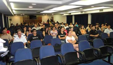 Acadêmicos aprendem sobre prevenção, combate a incêndios e primeiros socorros