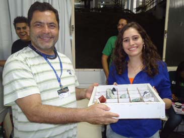 Aluna de Engenharia Ambiental e Sanitária é premiada com coleção de minerais