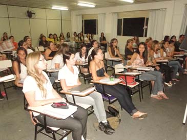 Curso de Estética do UNIFOR realiza minicurso de Shiatsu