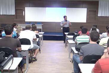 Egresso do UNIFOR ministra aula inaugural para alunos de Engenharia Ambiental e Sanitária