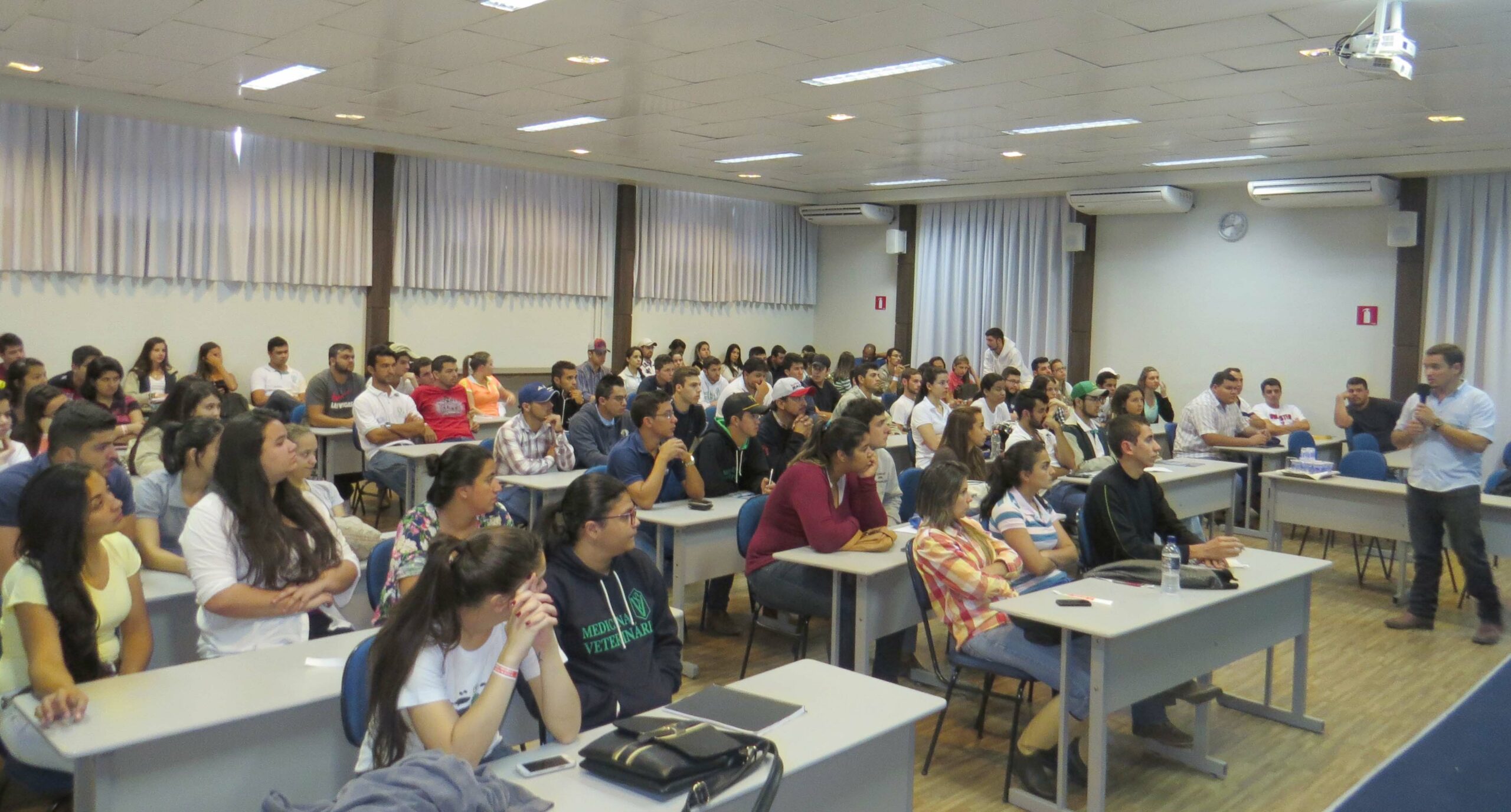 I Semana de Medicina Veterinária é marcada por diversas palestras e minicursos