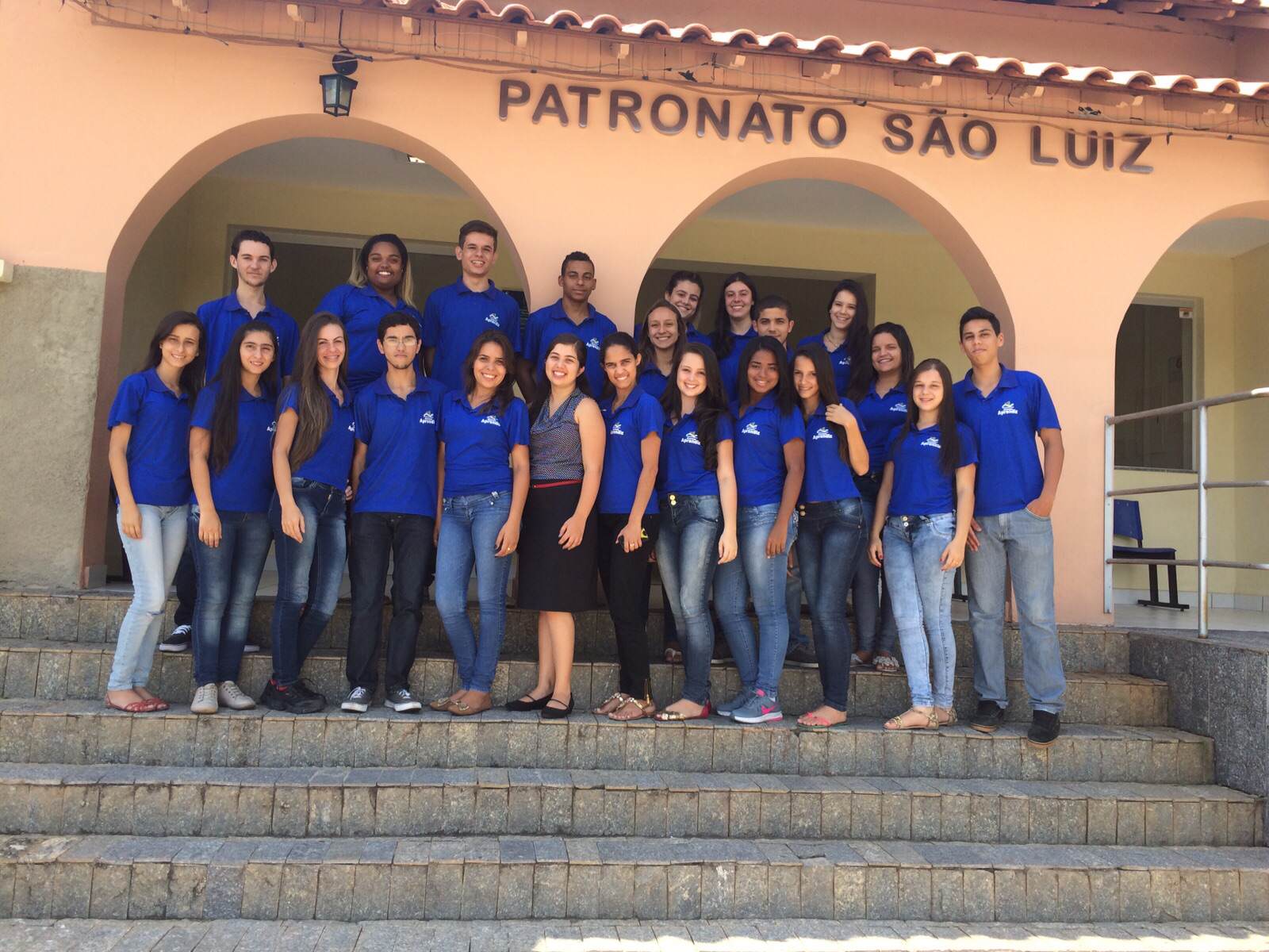 Egressa de Marketing leciona para alunos do Programa Jovem Aprendiz