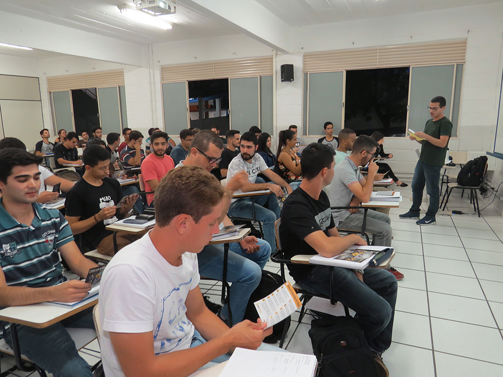 MOVIMENTO “MAIO AMARELO” É APRESENTADO AOS ALUNOS DO UNIFOR-MG