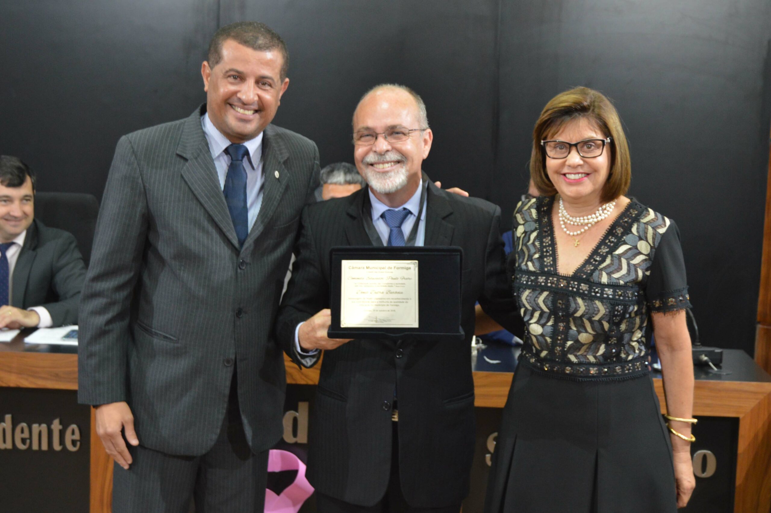 PROFESSORES E EGRESSAS RECEBEM COMENDA EDUCADOR PAULO FREIRE