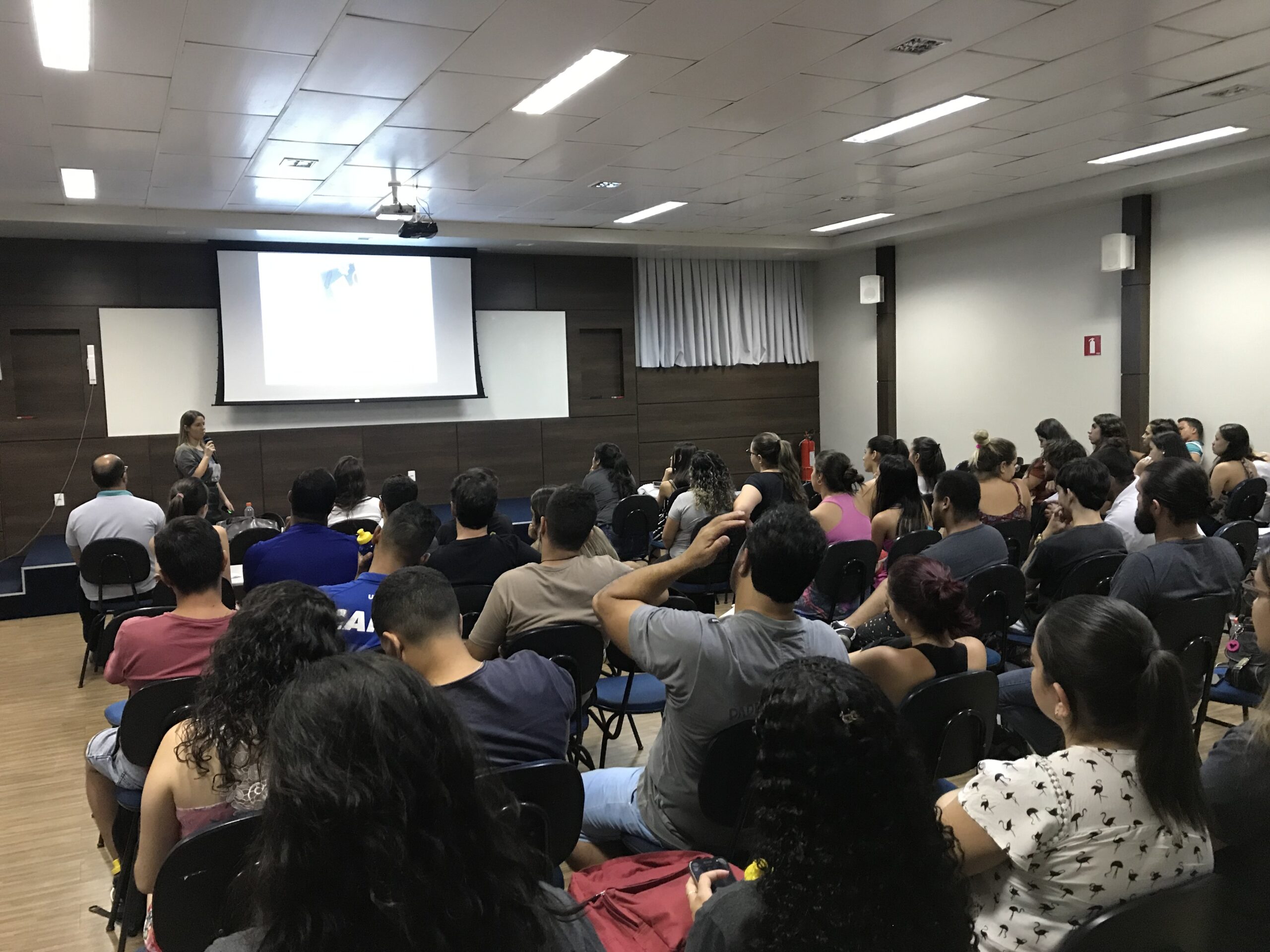 CURSO DE MARKETING PROMOVE PALESTRA SOBRE MÍDIAS SOCIAIS