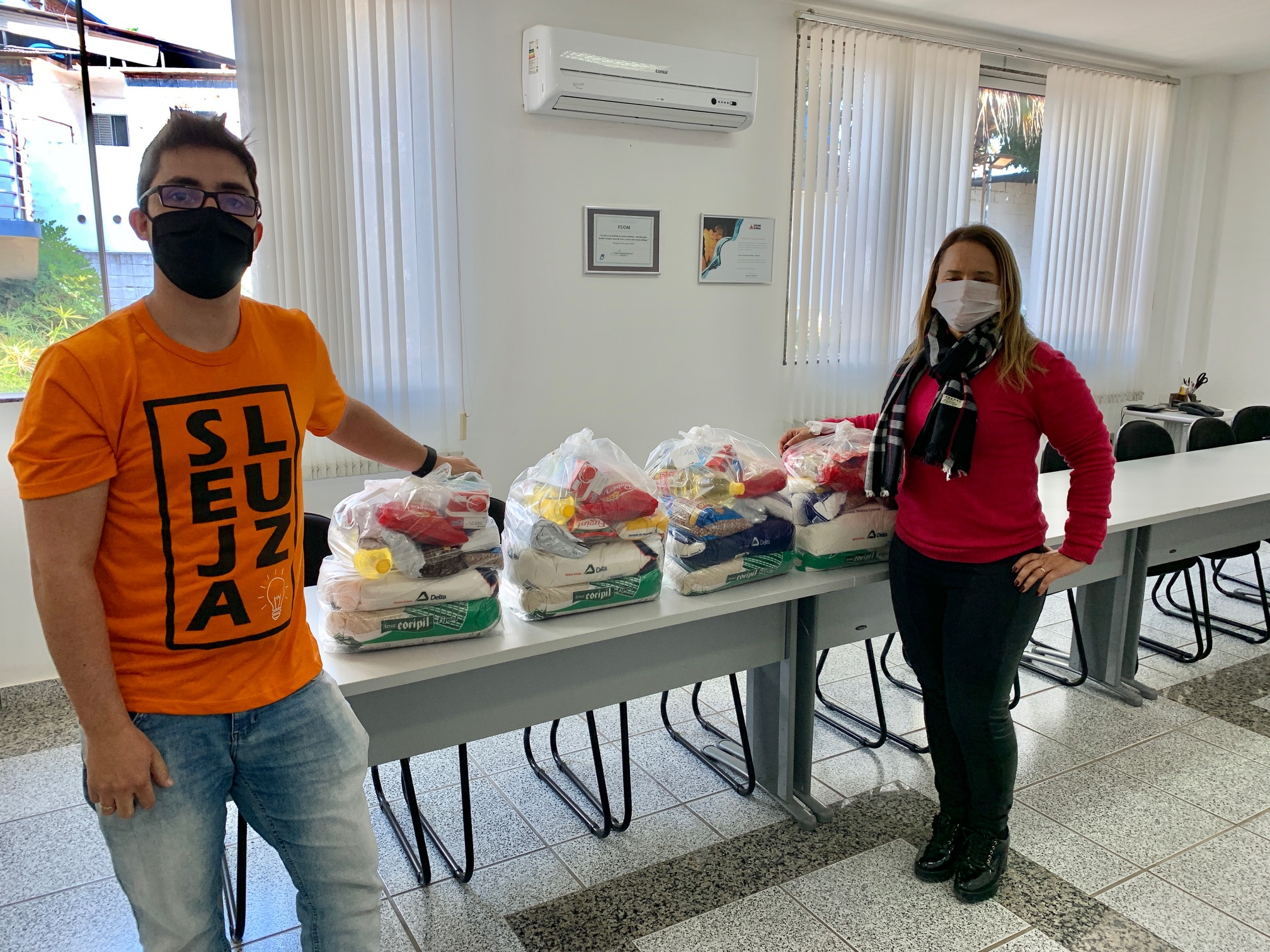 FUOM DOA CESTAS BÁSICAS AO PROJETO SEJA LUZ