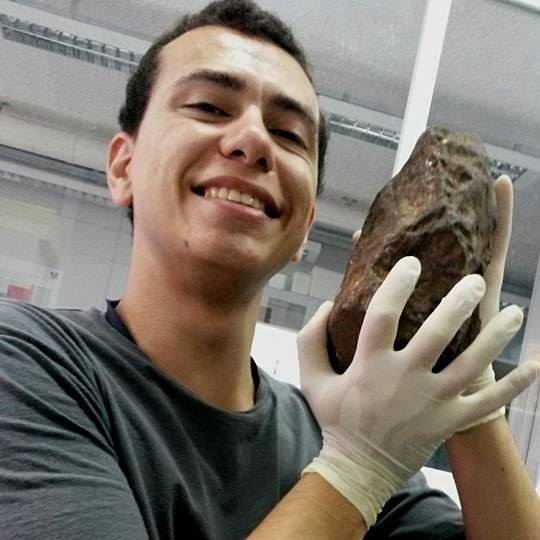 MUSEU DE MINERALOGIA DO UNIFOR-MG RECEBE DOAÇÃO DE METEORITO
