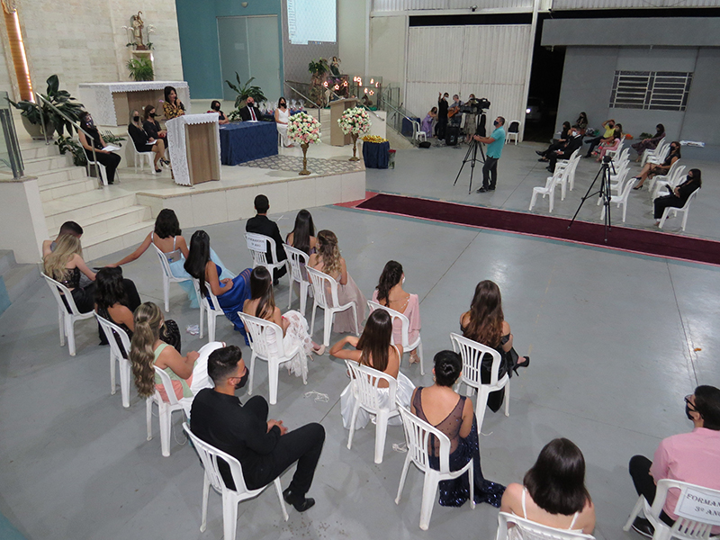 COLÉGIO UNIFOR PROMOVE NOITE DE FORMATURA
