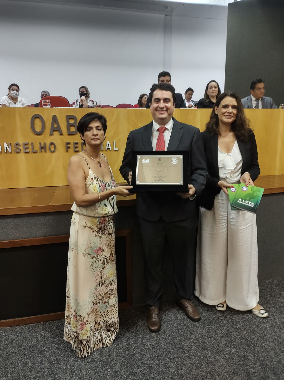 COORDENADOR DO CURSO DE DIREITO DO UNIFOR-MG RECEBE O SELO OAB RECOMENDA EM BRASÍLIA