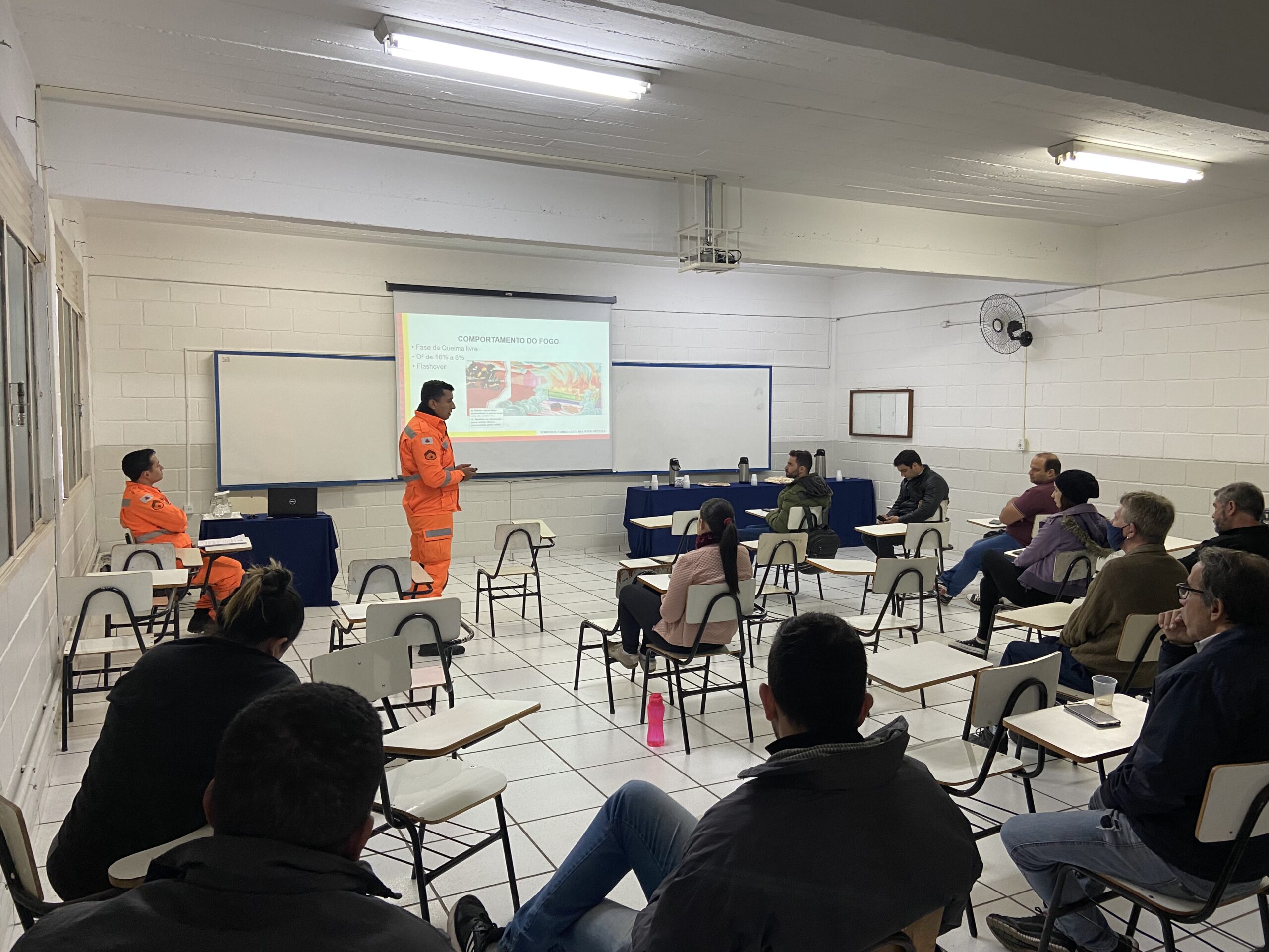 COLABORADORES DO UNIFOR-MG PARTICIPAM DE TREINAMENTO DE BRIGADISTA