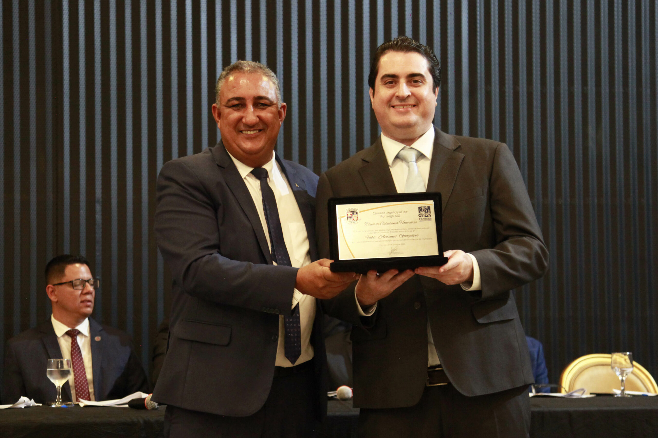 COORDENADOR DO CURSO DE DIREITO RECEBE TÍTULO DE CIDADANIA HONORÁRIA