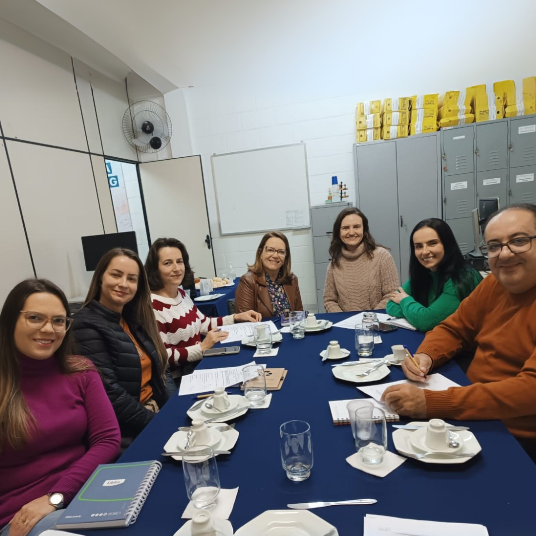 PIBID REALIZA REUNIÃO DE ENCERRAMENTO DO SEMESTRE COM SUPERVISORES E EQUIPE INSTITUCIONAL